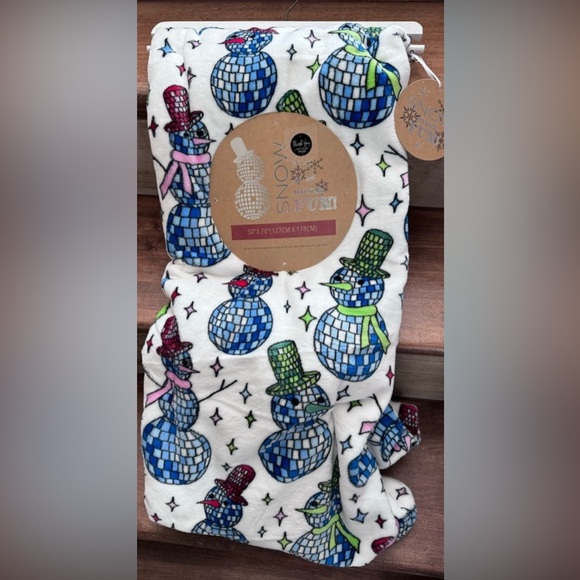 Super Cute Snowman ☃️ Disco plush blanket throw 50” x 70” by Snow Much Fun - NEW - Picture 7 of 9